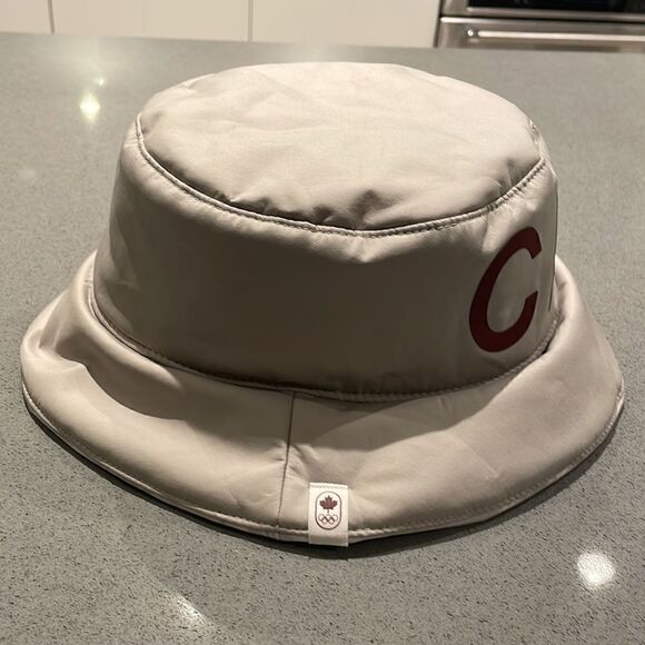 Lululemon 2022 team Canada insulated reversible bucket hat - Picture 4 of 13
